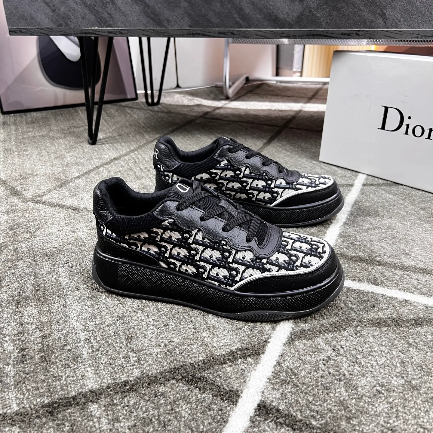 Factory price: 420💰Dior's new casual men's shoes👉 👉 Fashionable and versatile, 💞 simple and elegant style, 🔊 The fabric is made of imported cowhide with original fabric, ☑️Sheepskin feet inside, original wear-resistant rubber outsole, exclusive new style, actual shot, four colors available, code number: 38-44, (45 can be customized)